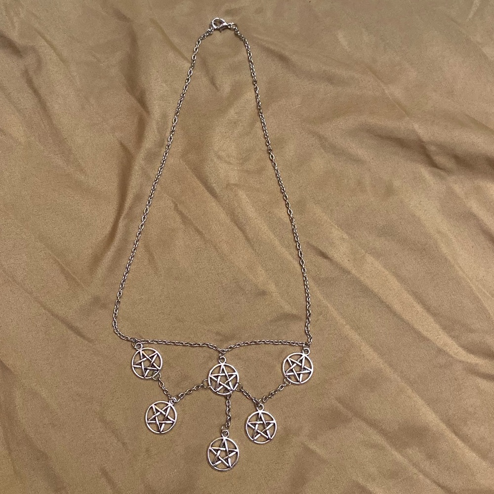 ❌SOLD❌Silver toned pentagram necklace - Picture 5 of 6